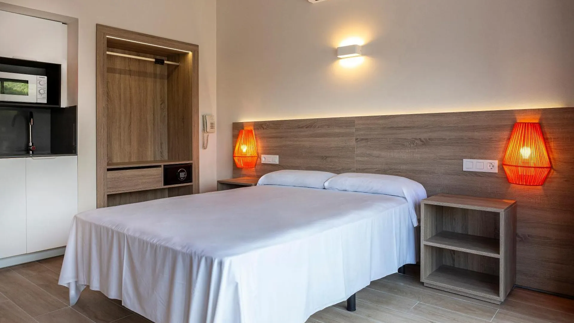 Medplaya Aparthotel San Eloy Tossa de Mar 3*,  España